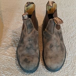 Authentic Blundstone boots worn once.